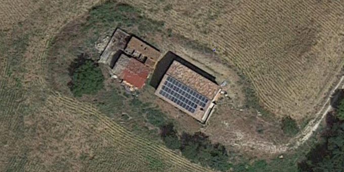 Impianto fotovoltaico su tetto di fattoria